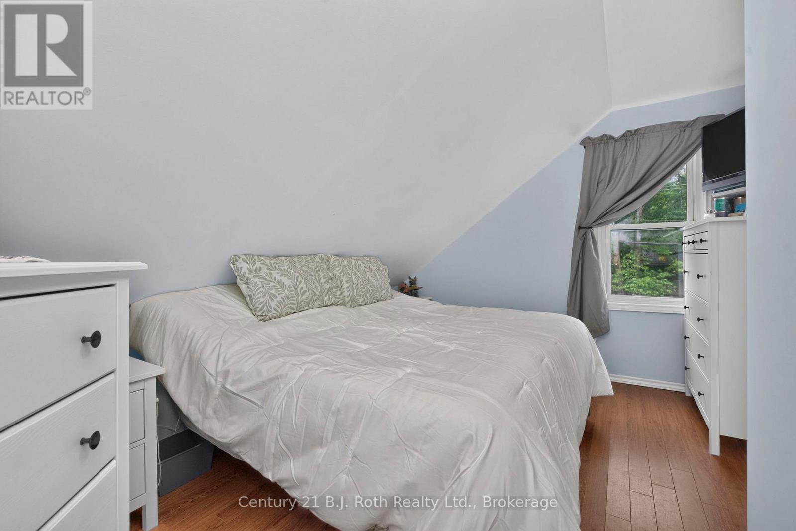 21 MAPLE STREET - Image 25