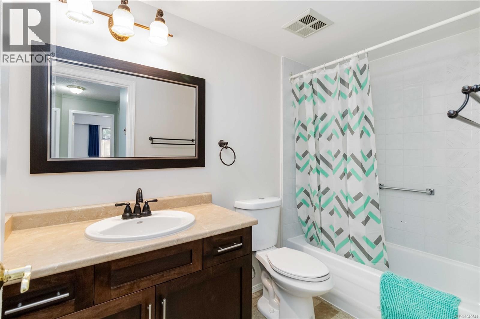 #104 3263 Alder St - 30