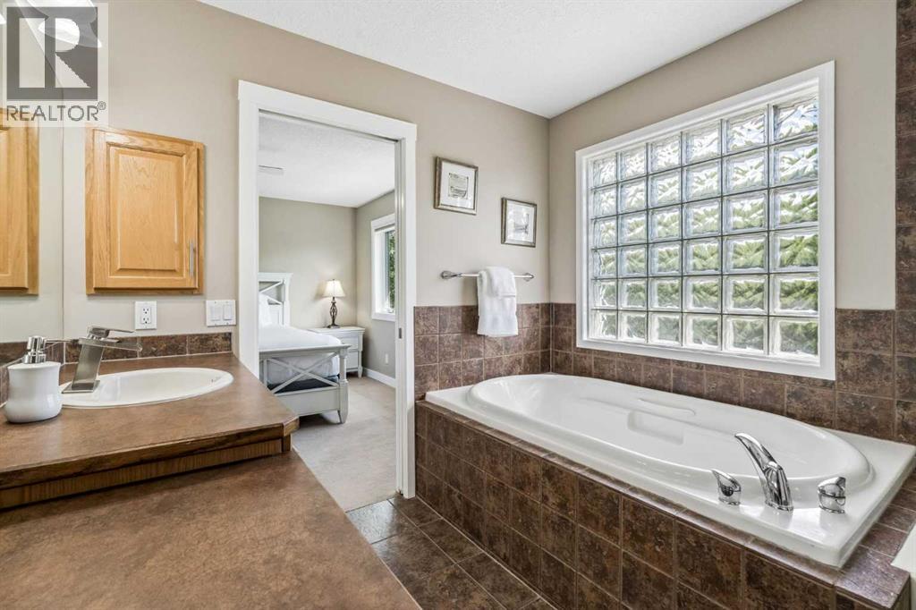 90 Royal Oak Grove NW — photo 21