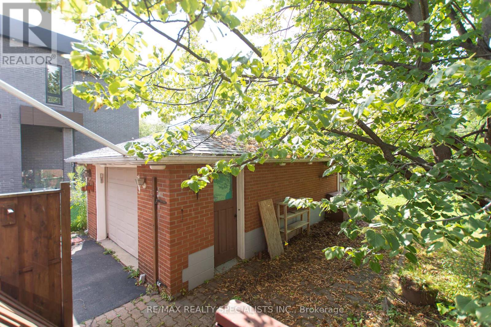 1319 REBECCA STREET - 30