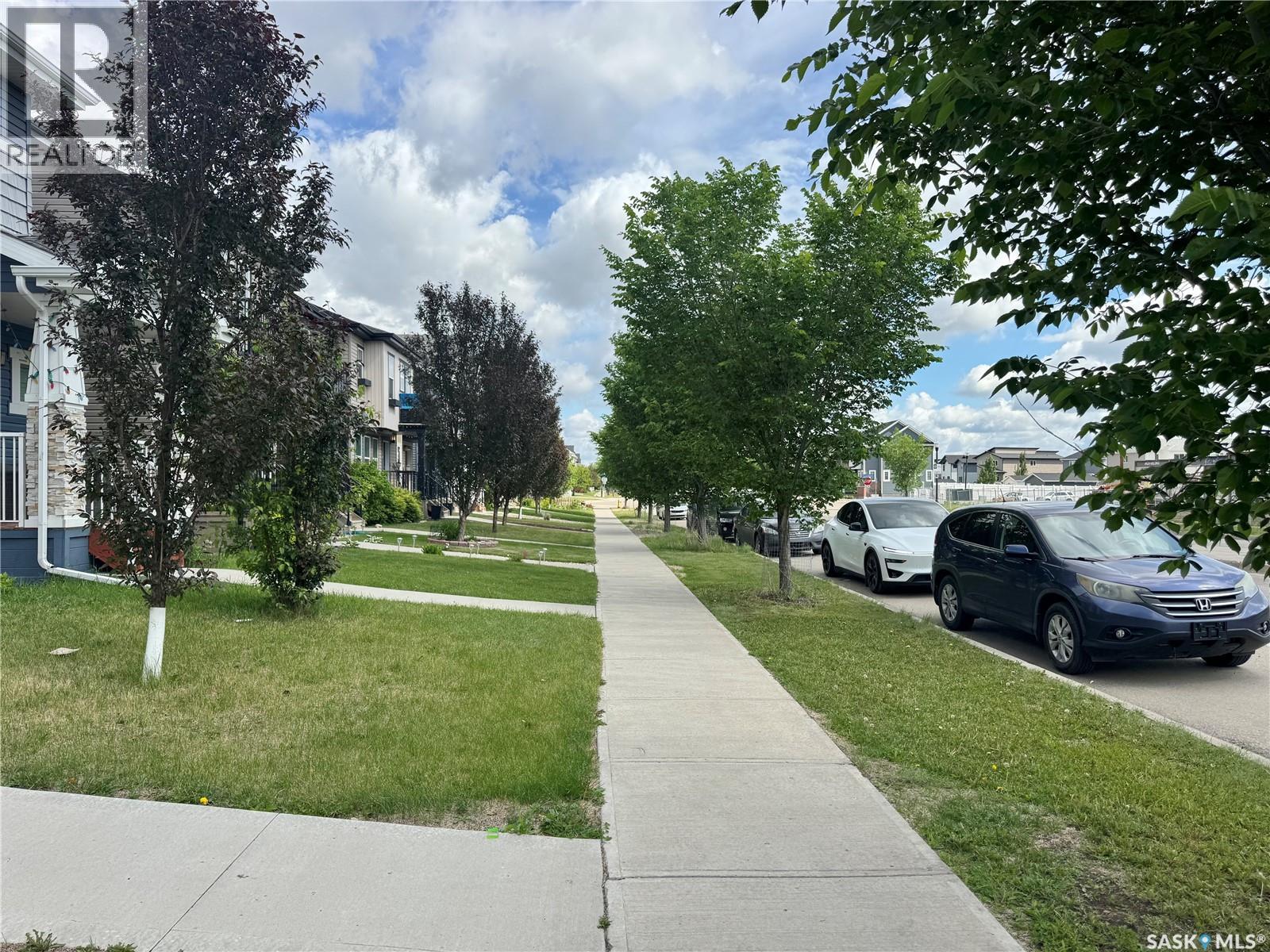 #3358 Chuka BOULEVARD E - 34