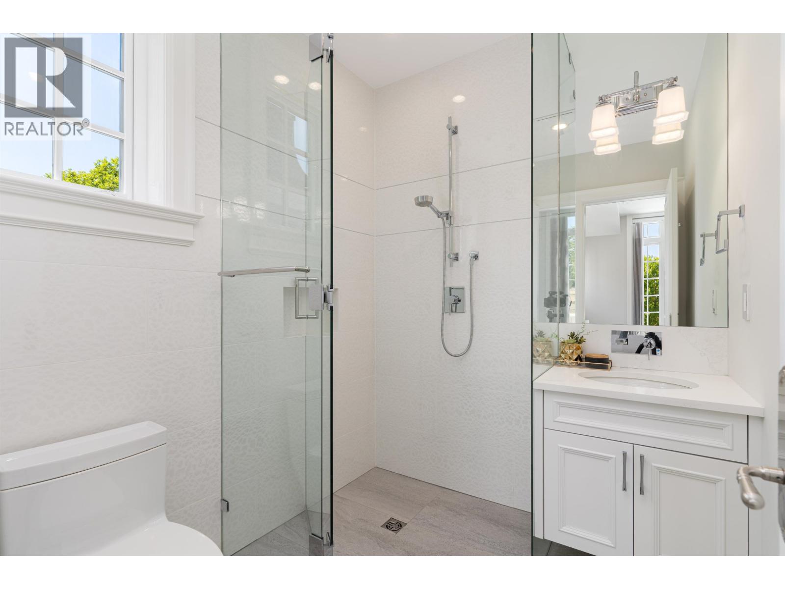4 Bed, 7 Bath House for Sale in Vancouver – 8083 ANGUS DRIVE, Vancouver – MLS# R3137705 - Image 21