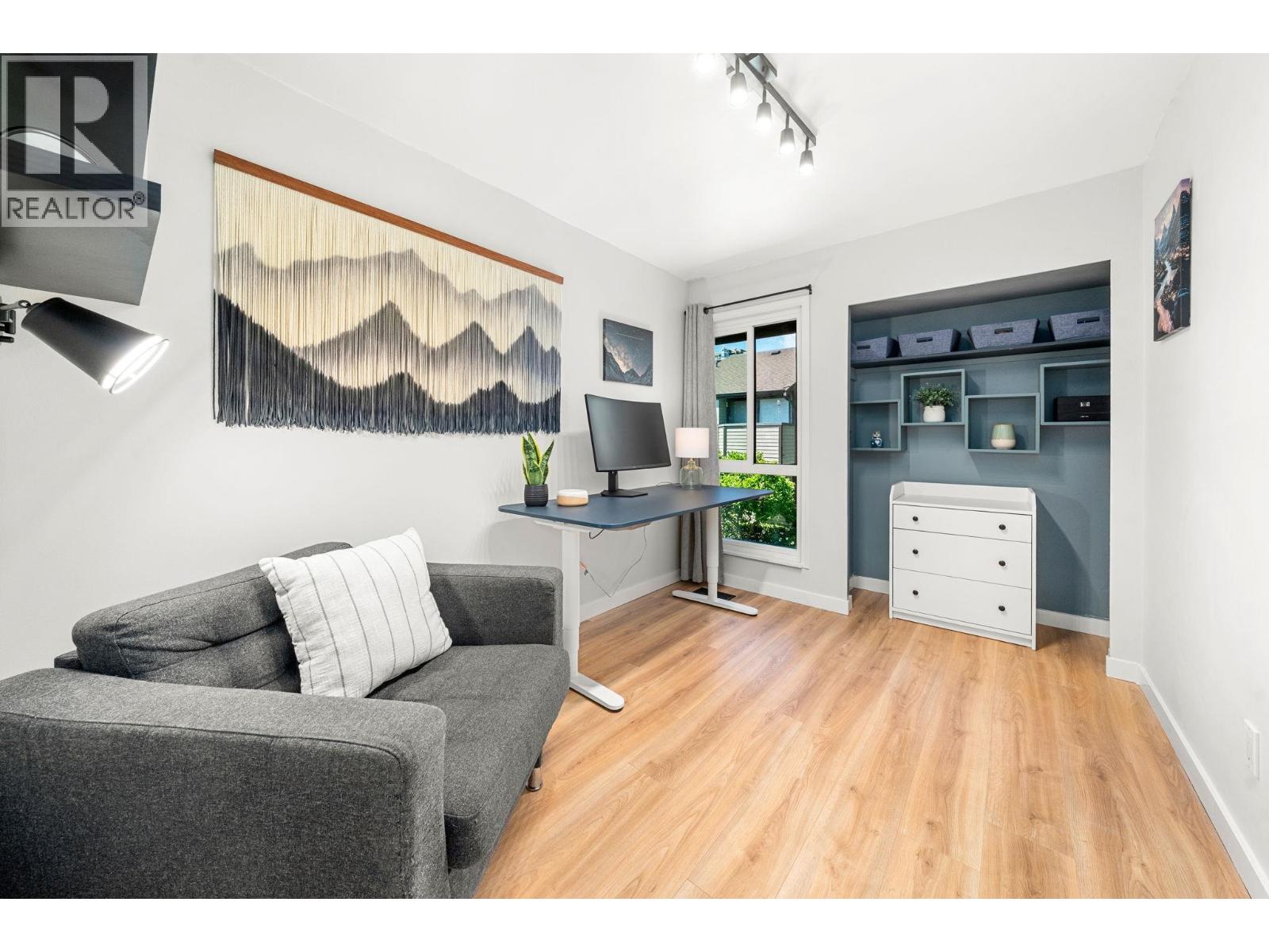 18 220 E 11TH STREET, North Vancouver