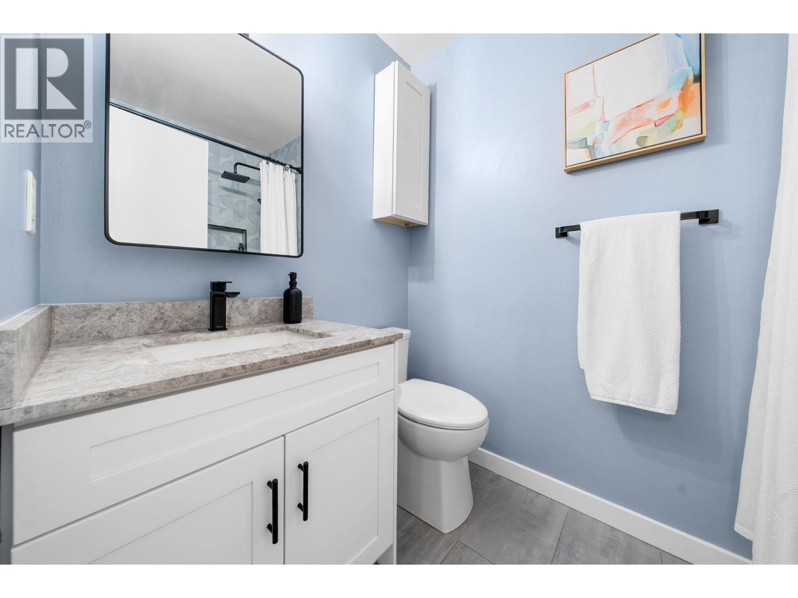 18 220 E 11TH STREET, North Vancouver