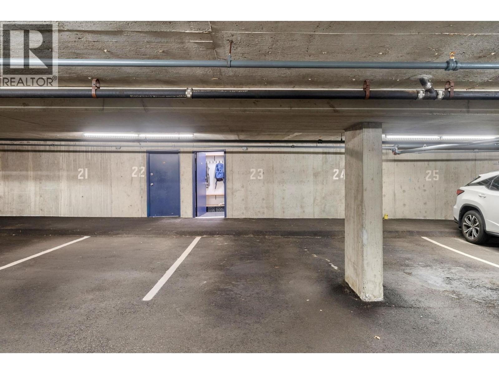 18 220 E 11TH STREET, North Vancouver