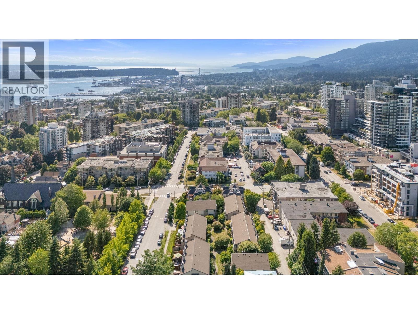18 220 E 11TH STREET, North Vancouver
