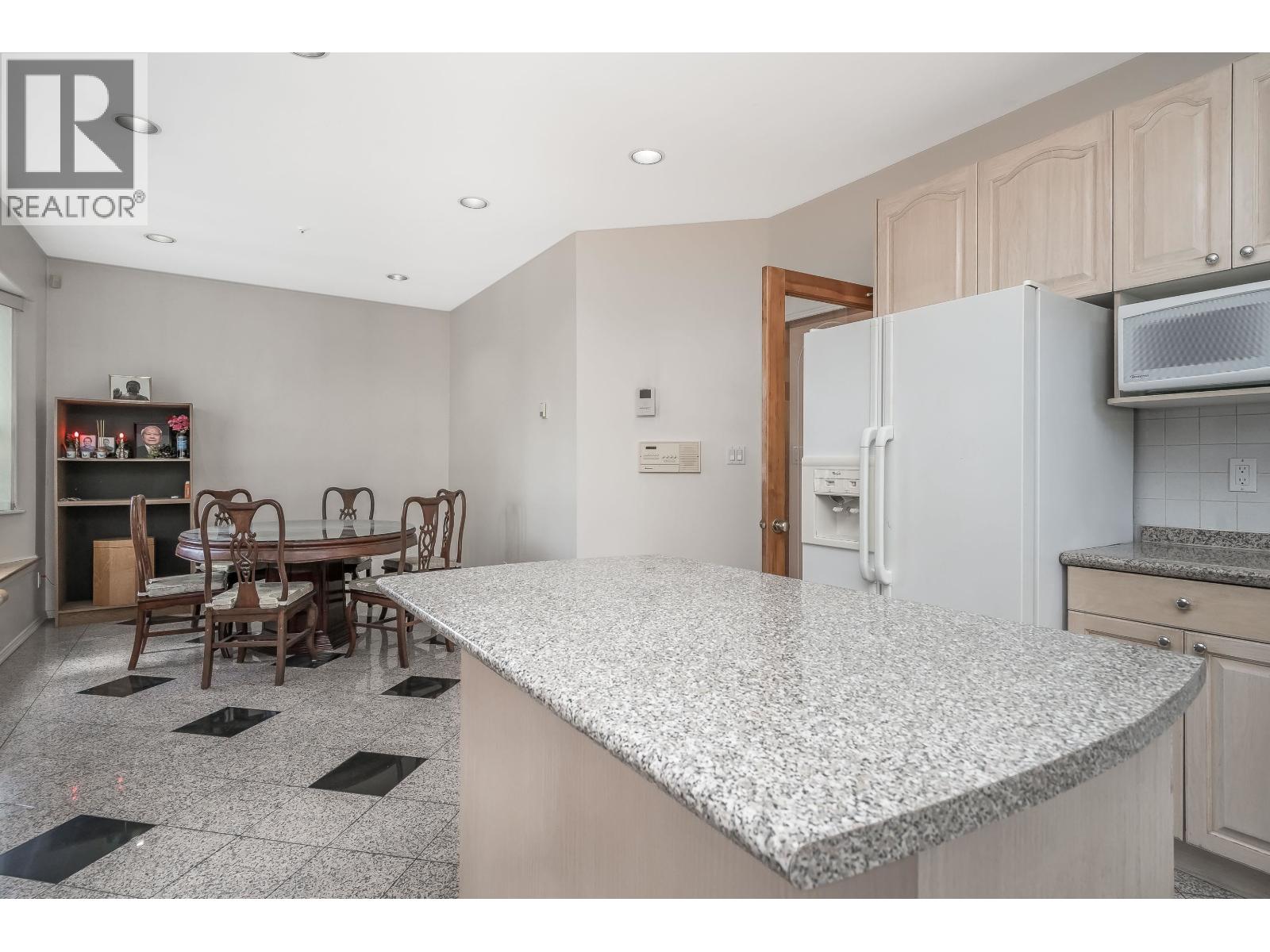 2304 GARDEN DRIVE, Vancouver