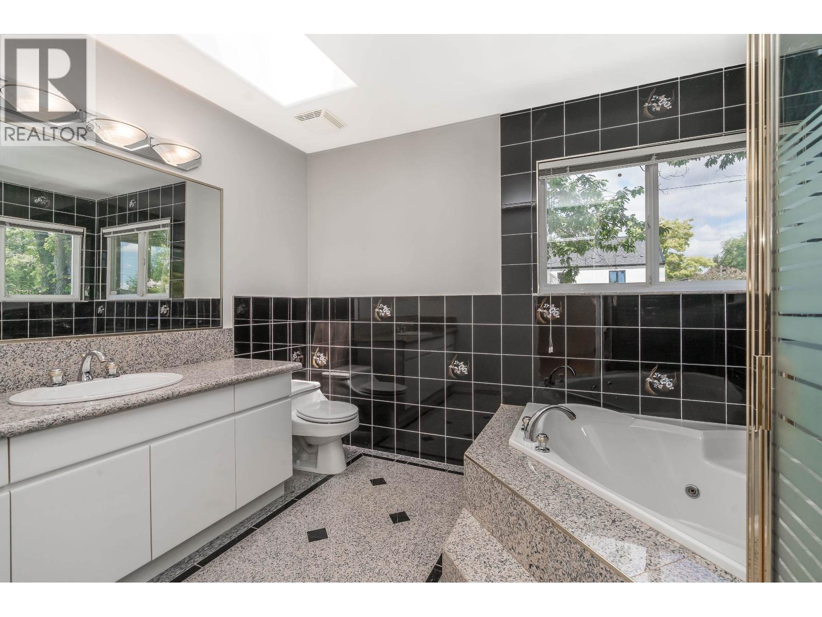 2304 GARDEN DRIVE, Vancouver