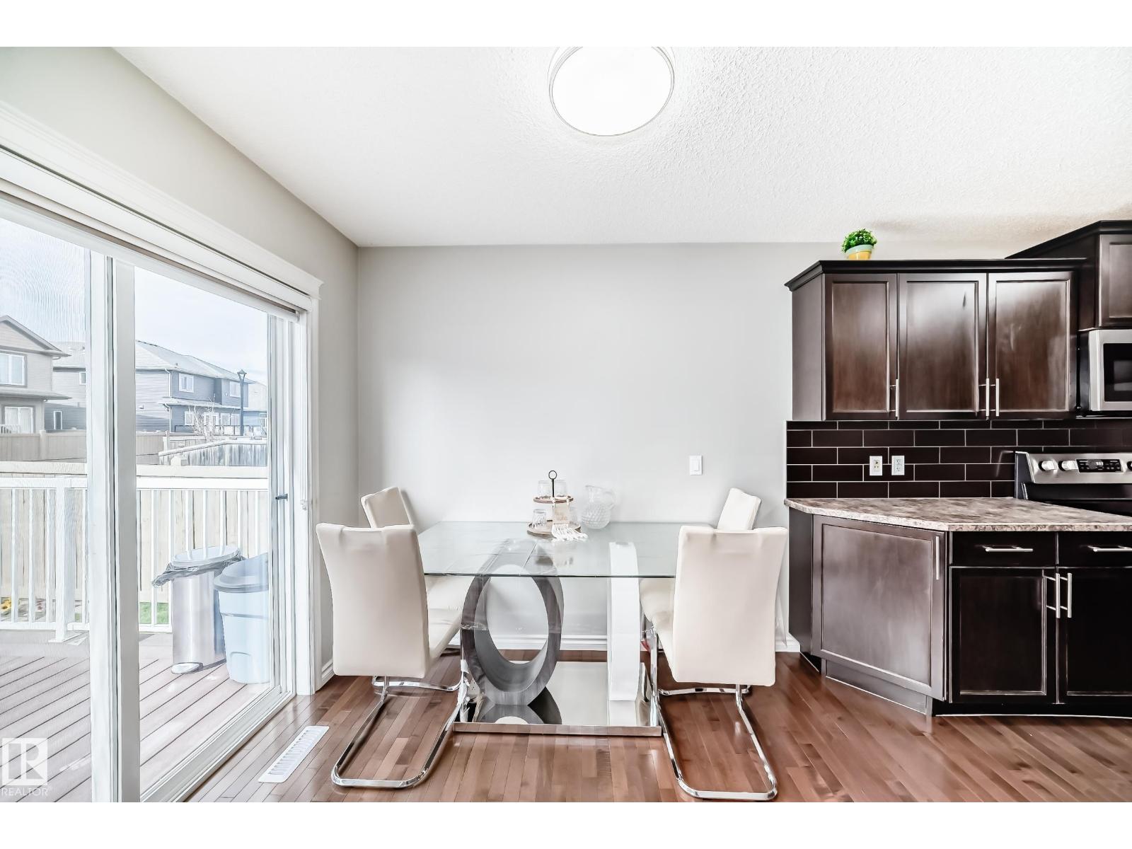 6419 18 AV SW - 11