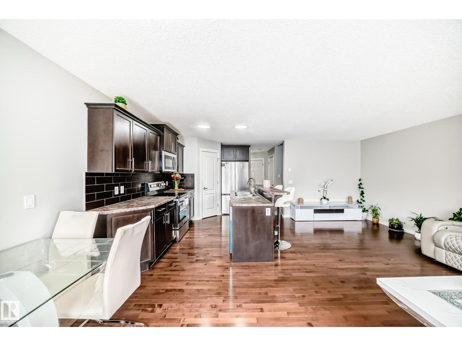 6419 18 AV SW - 15