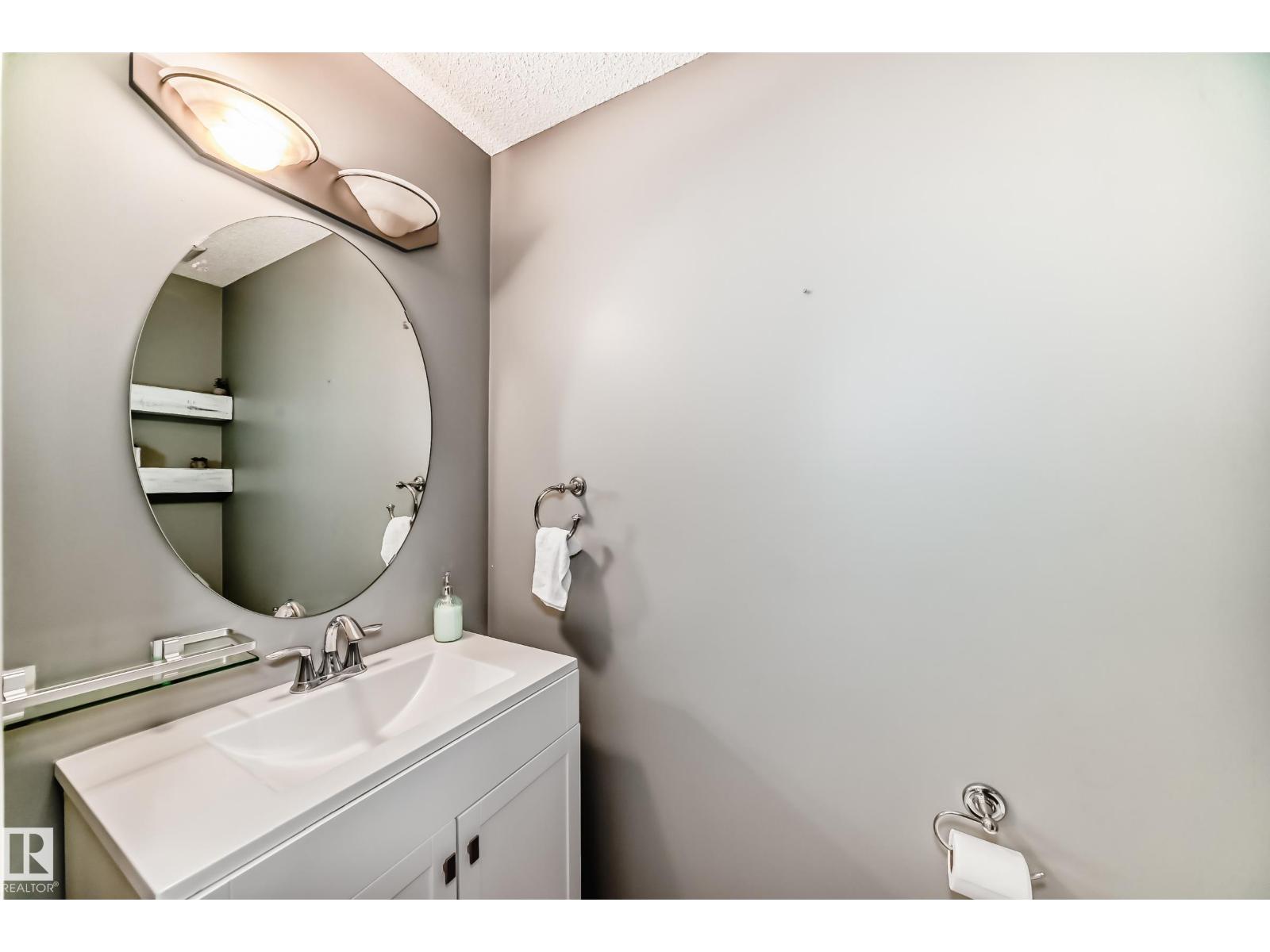 6419 18 AV SW - 16