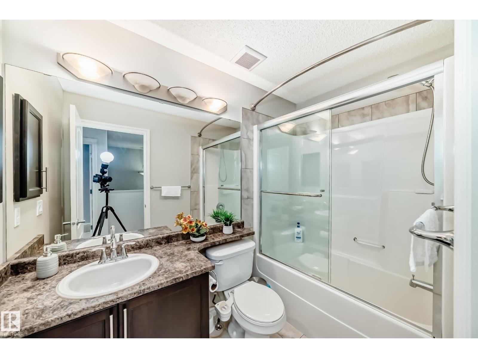 6419 18 AV SW - 25
