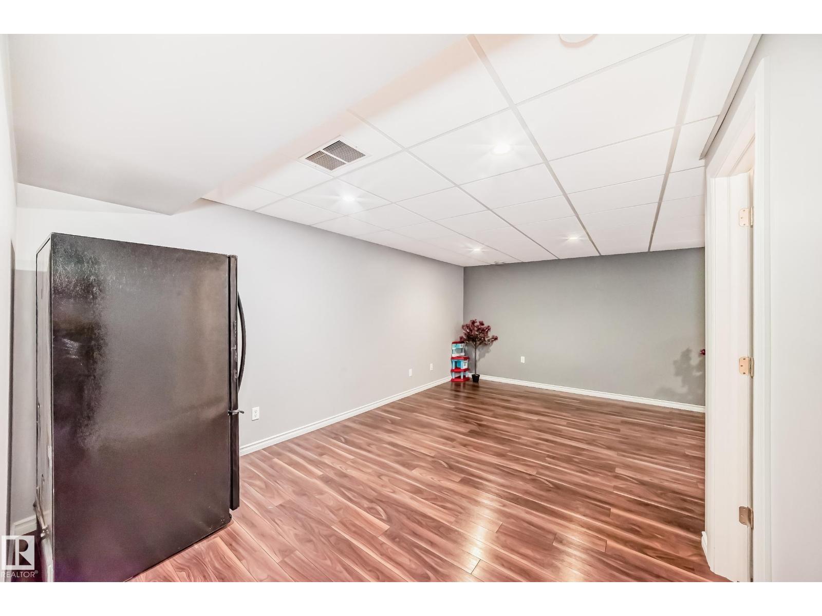 6419 18 AV SW - 27