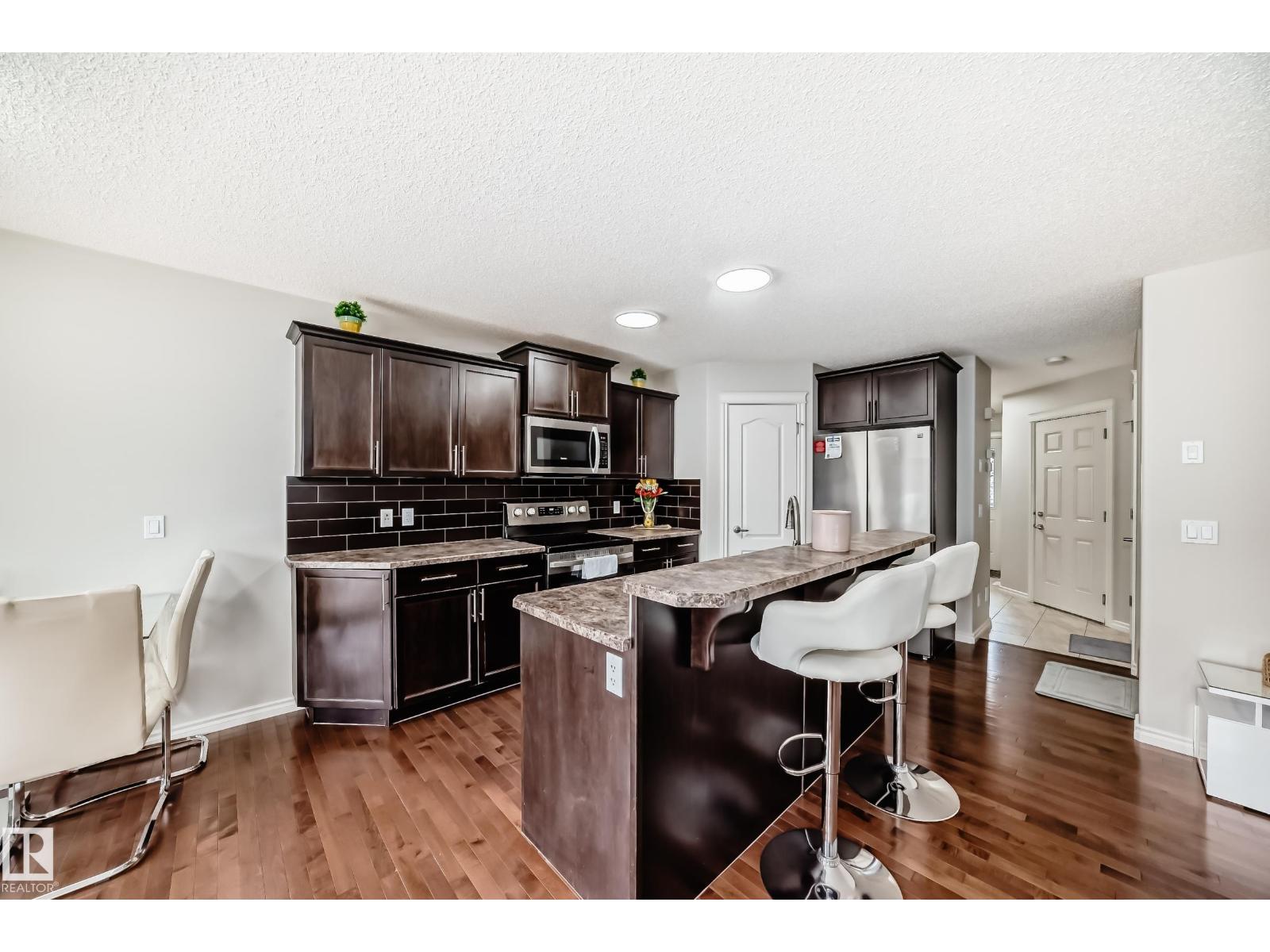 6419 18 AV SW - 4