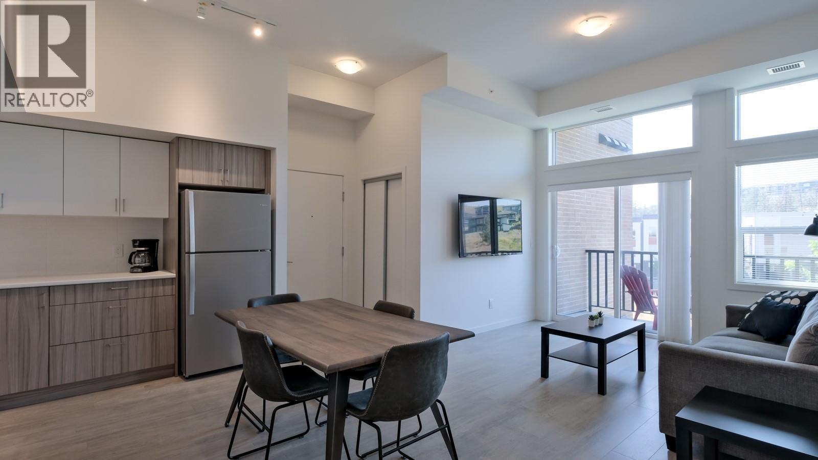 #PH11 625 Academy Way - 6