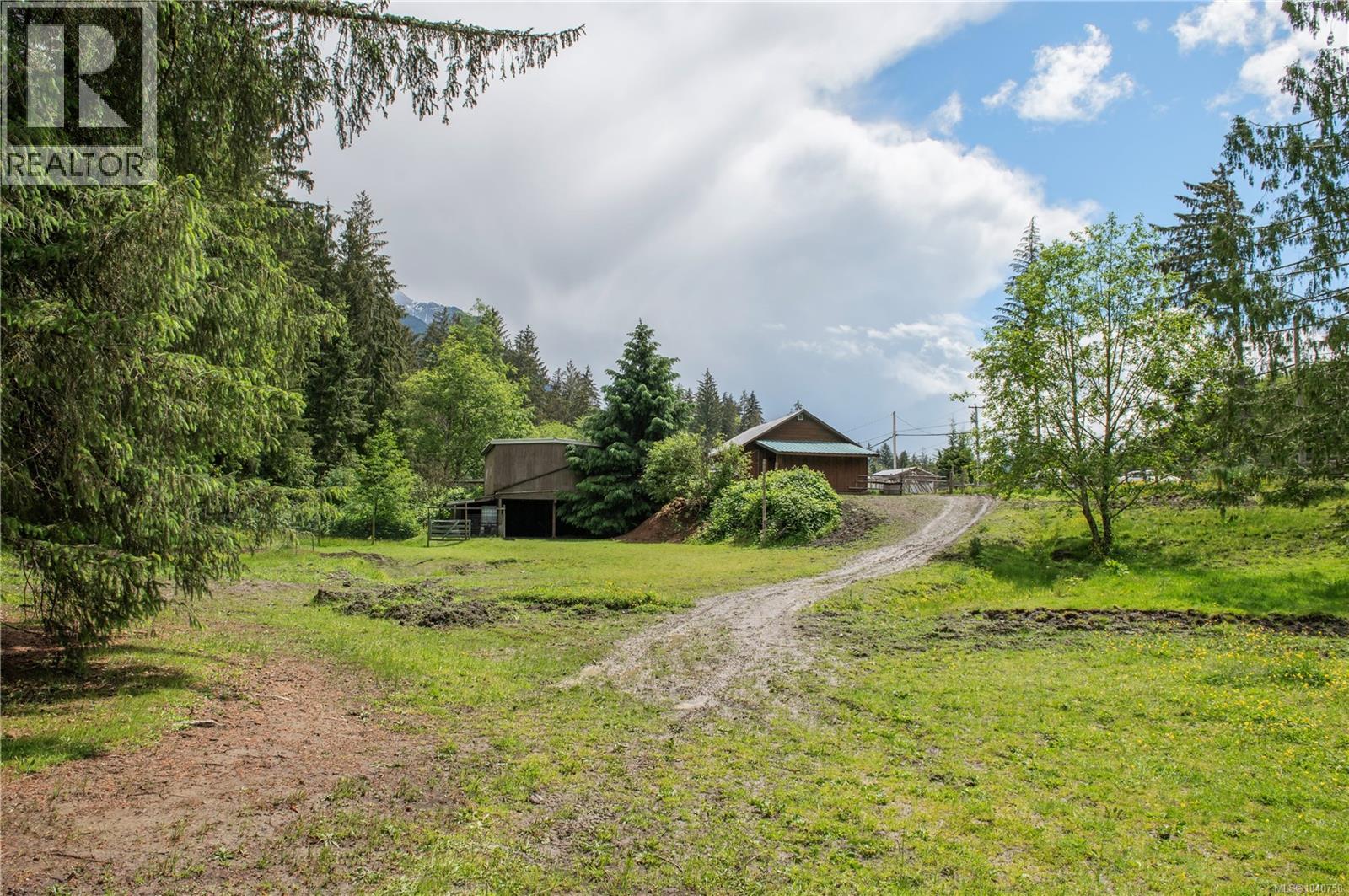 870 Sayward Rd - 10