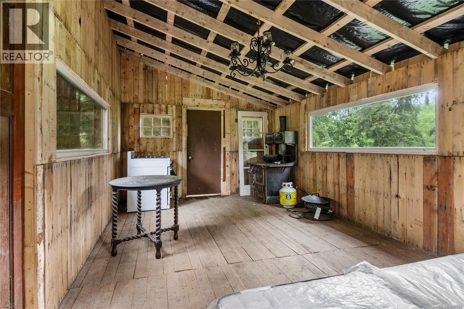 870 Sayward Rd - 16