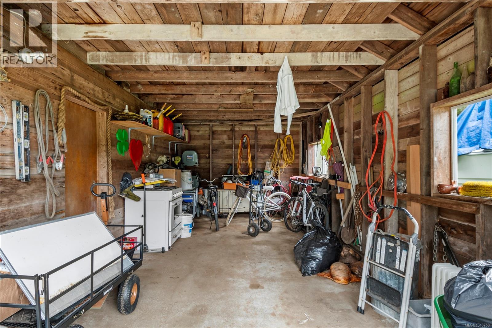 870 Sayward Rd - 54