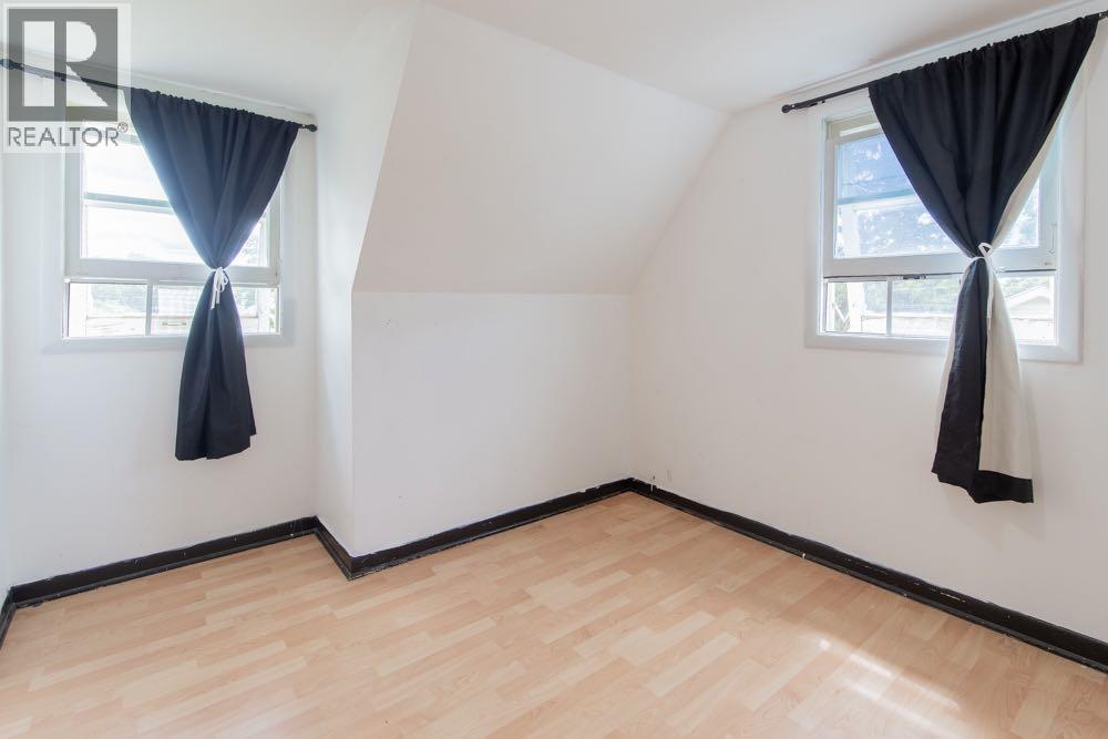 1218 13 Street N - 28