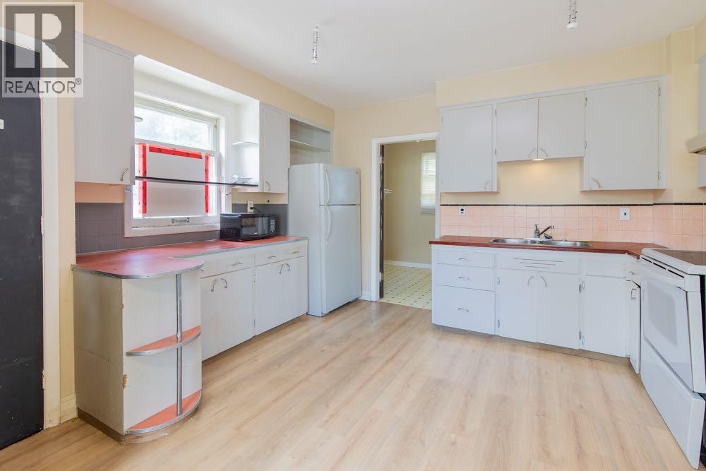 1218 13 Street N - 19