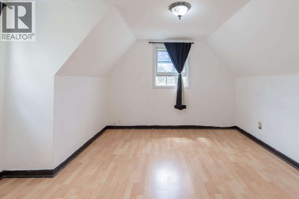 1218 13 Street N - 33