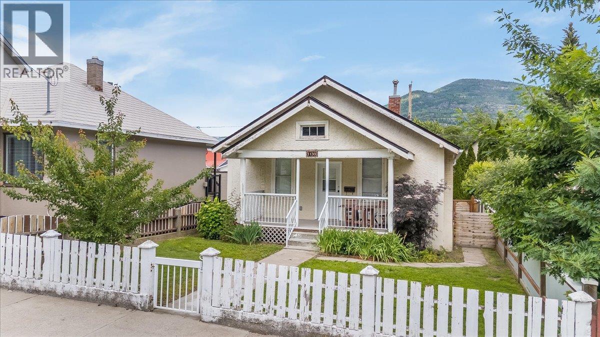 1133 Nelson Avenue, Trail