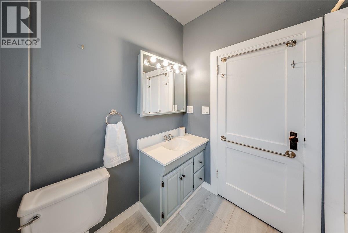1133 Nelson Avenue, Trail