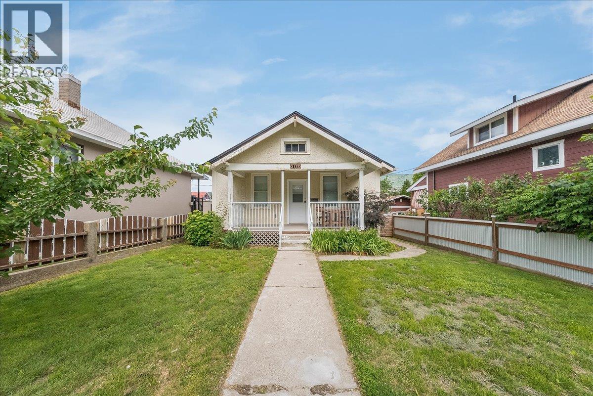 1133 Nelson Avenue, Trail