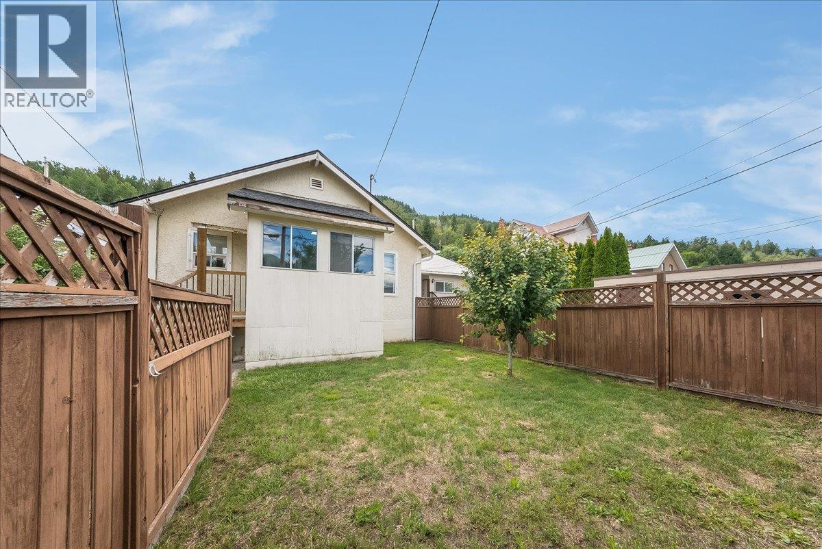 1133 Nelson Avenue, Trail