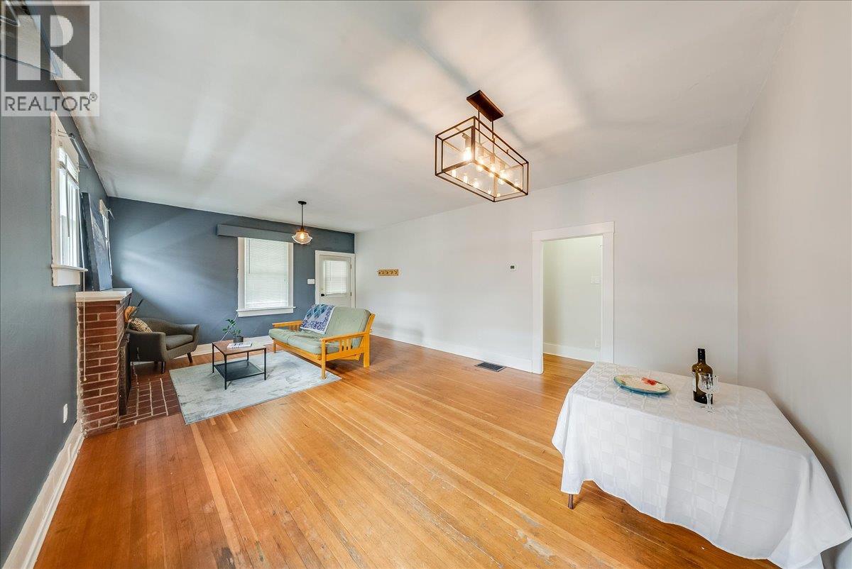 1133 Nelson Avenue, Trail