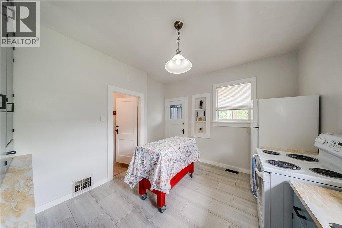 1133 Nelson Avenue, Trail