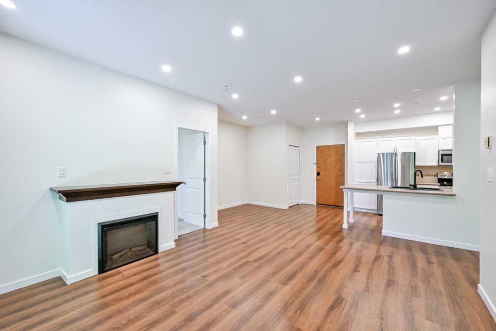 213 33318 E BOURQUIN CRESCENT, Abbotsford