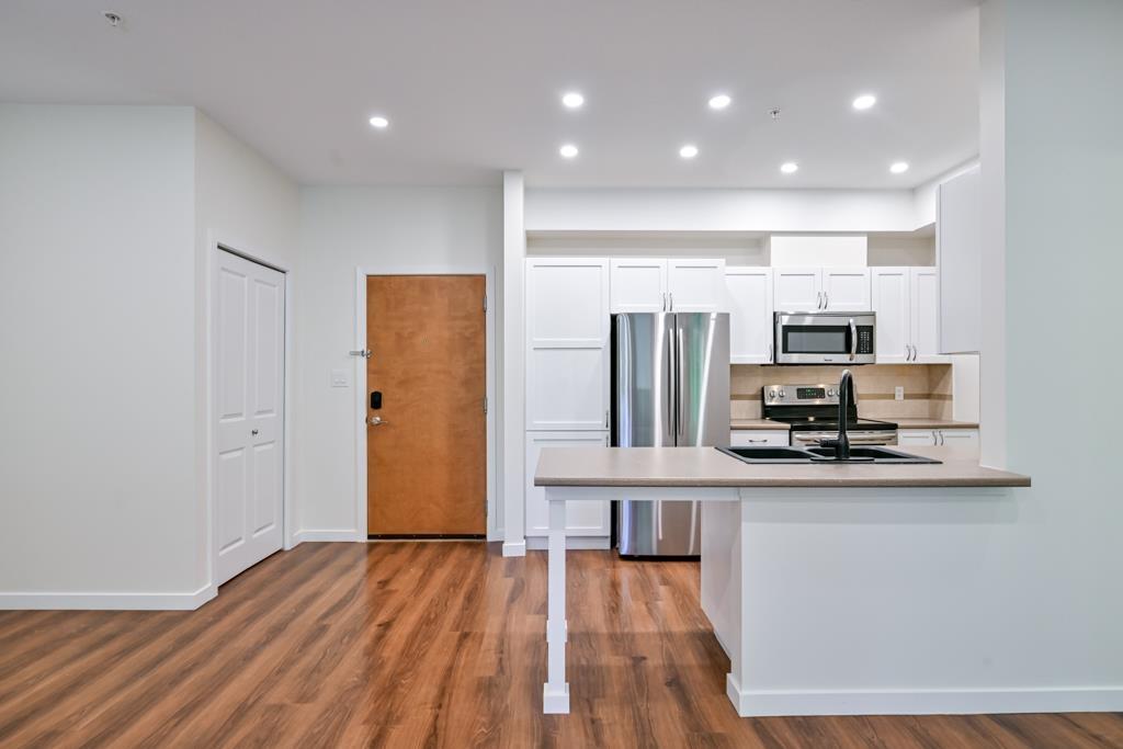 213 33318 E BOURQUIN CRESCENT, Abbotsford