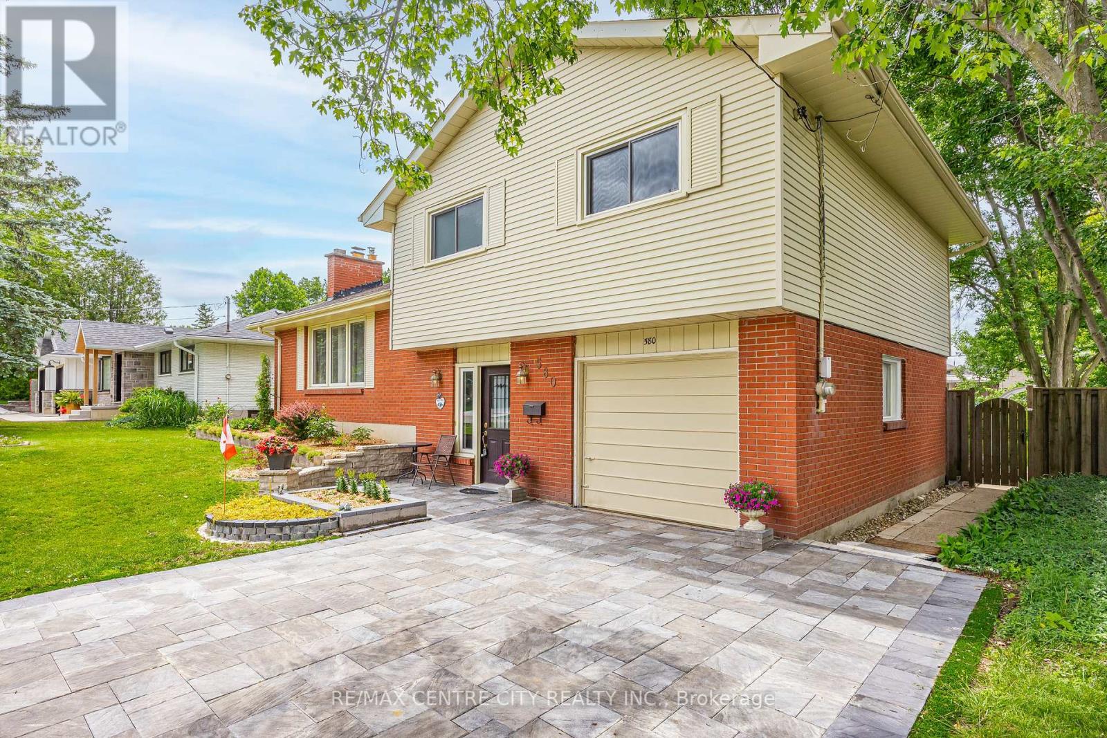 580 SALWAY STREET - 1