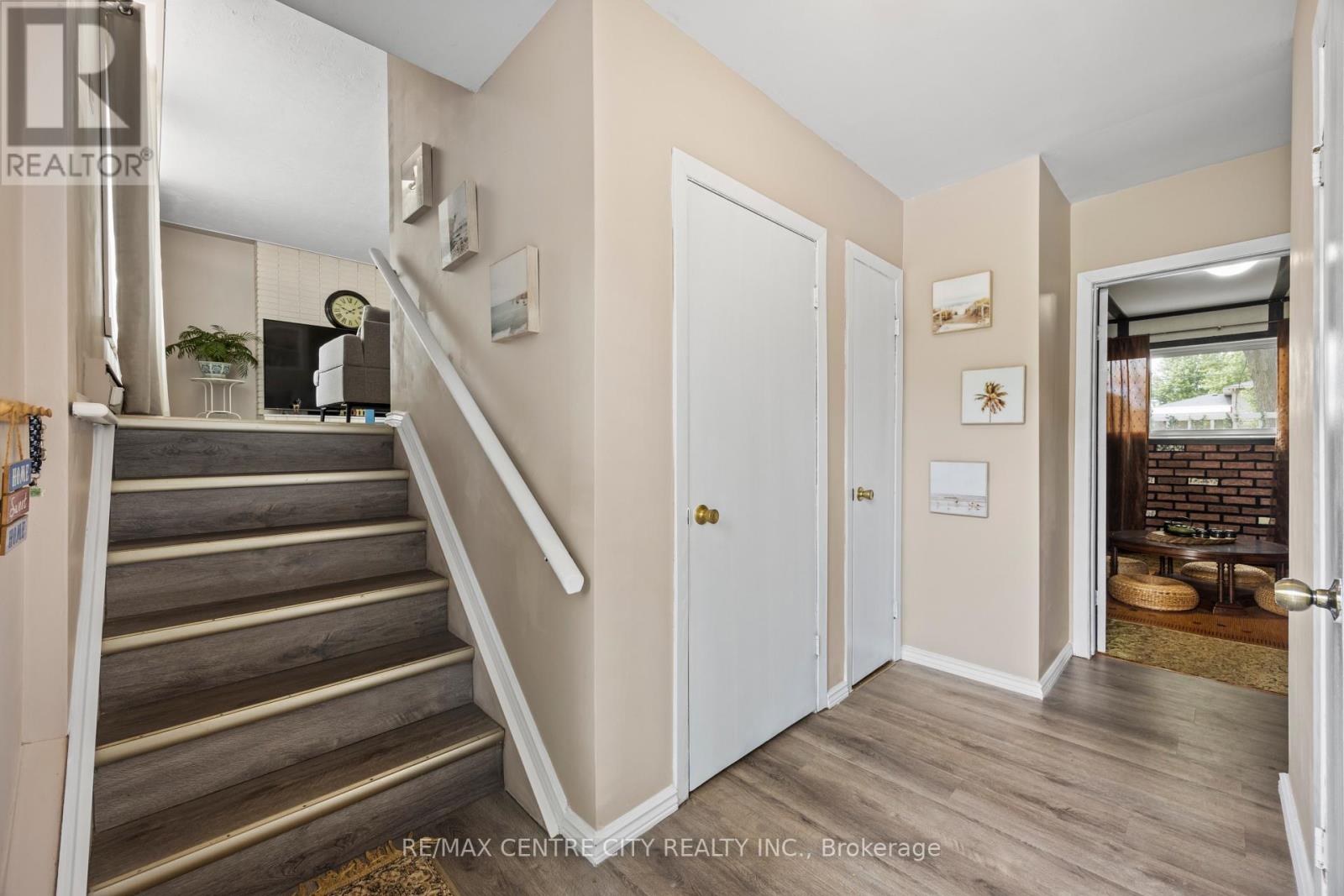 580 SALWAY STREET - 10