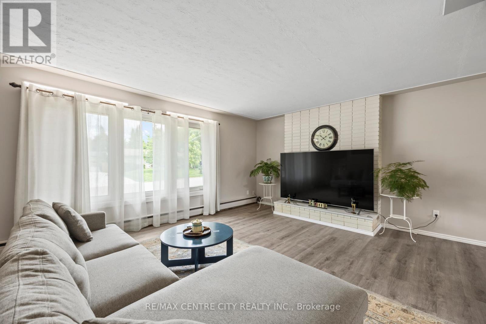 580 SALWAY STREET - 12