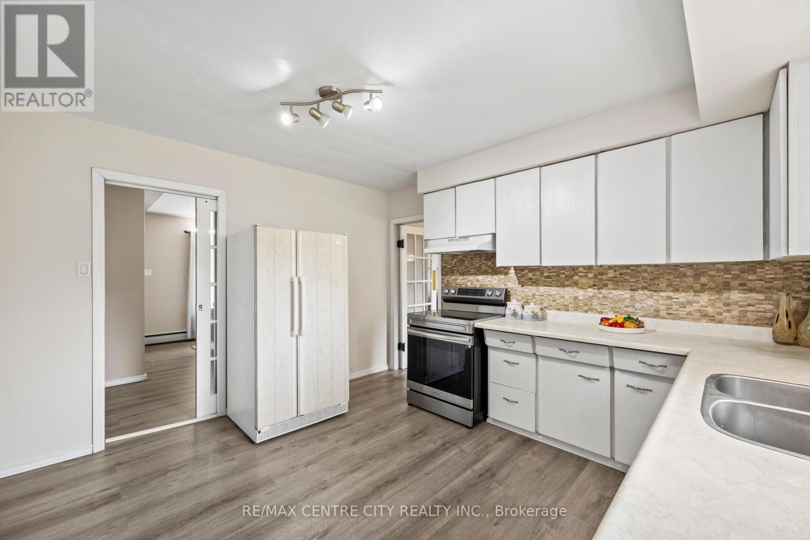 580 SALWAY STREET - 17