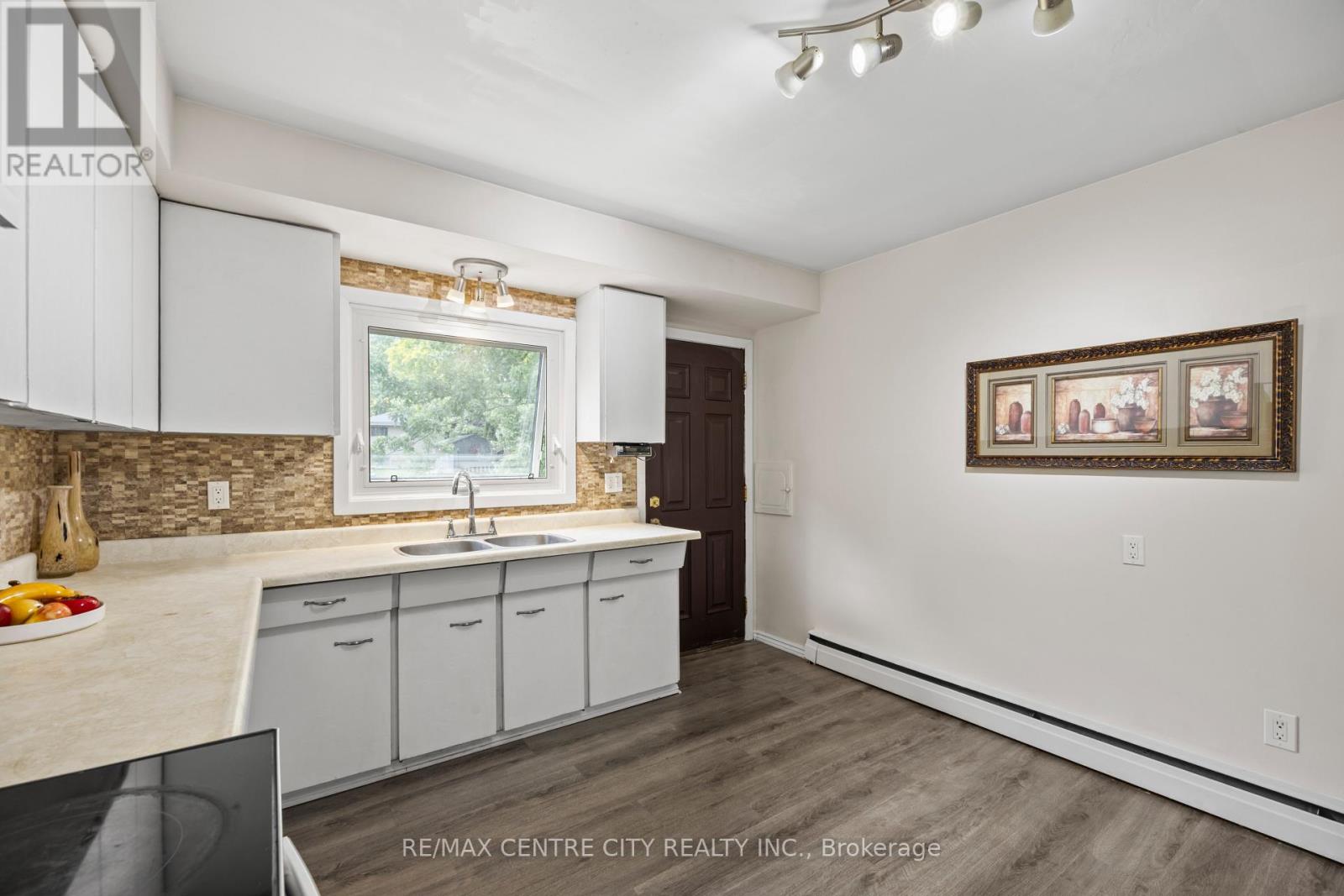 580 SALWAY STREET - 19