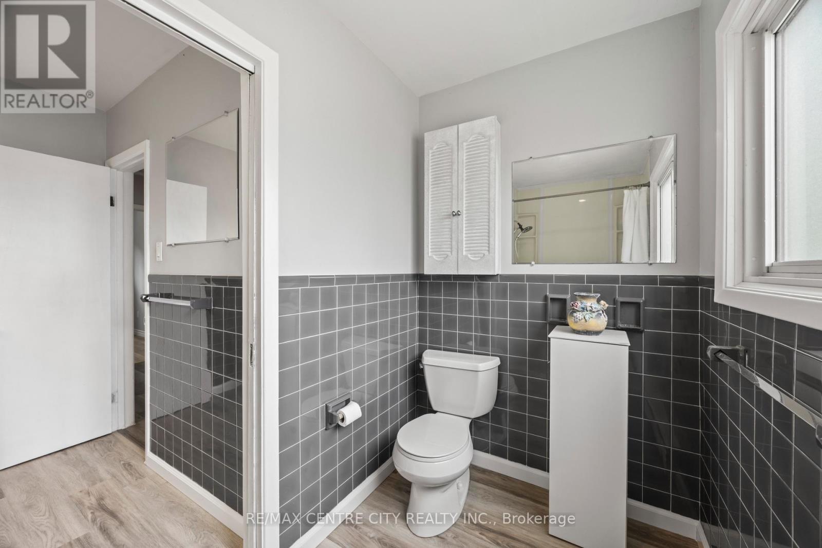 580 SALWAY STREET - 24