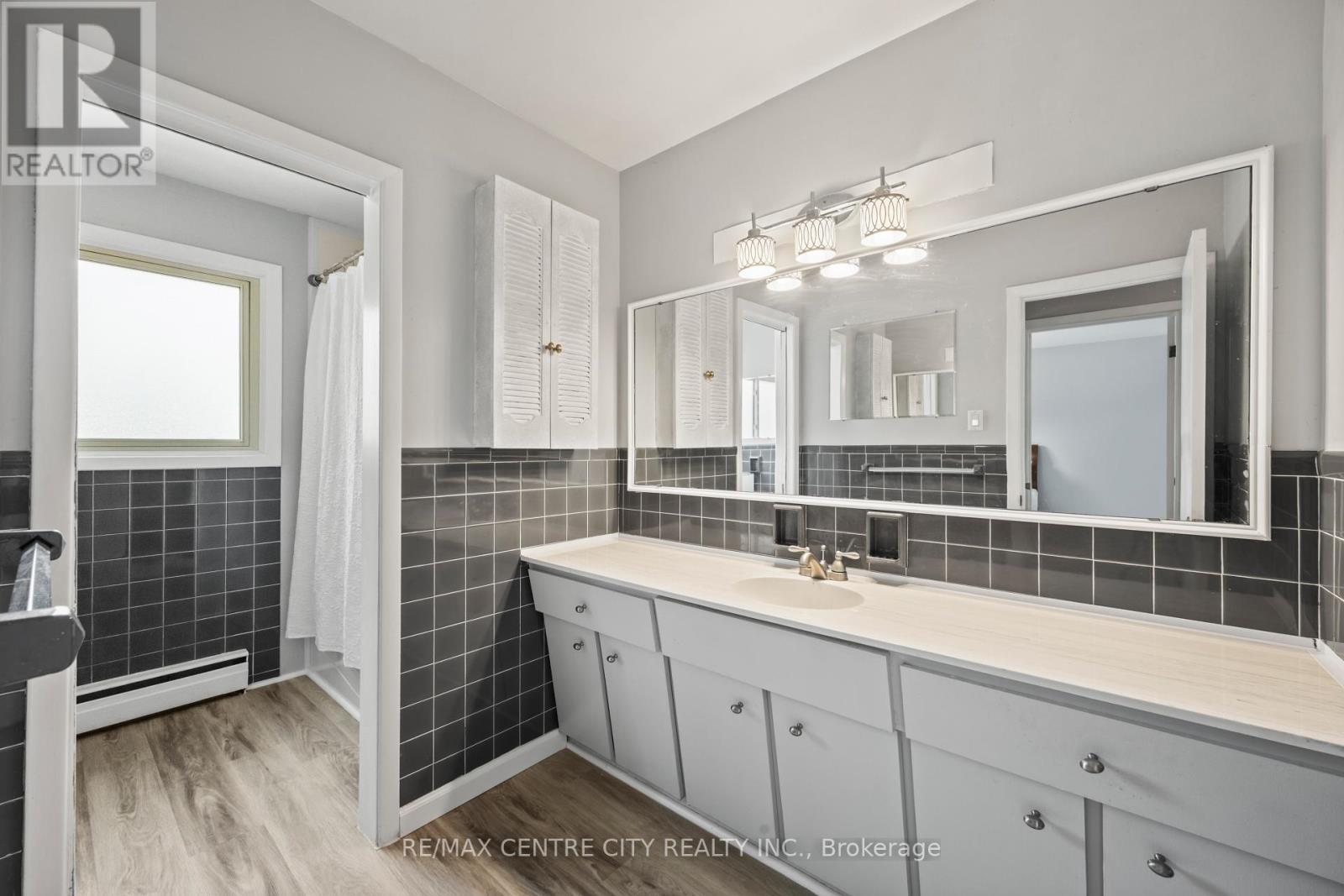 580 SALWAY STREET - 25