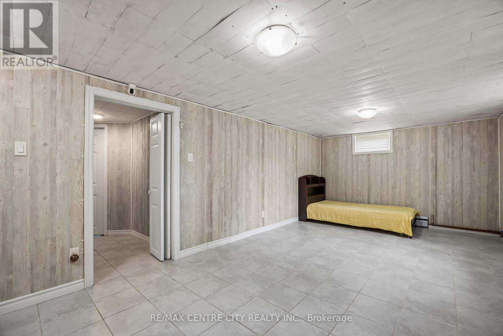 580 SALWAY STREET - 29