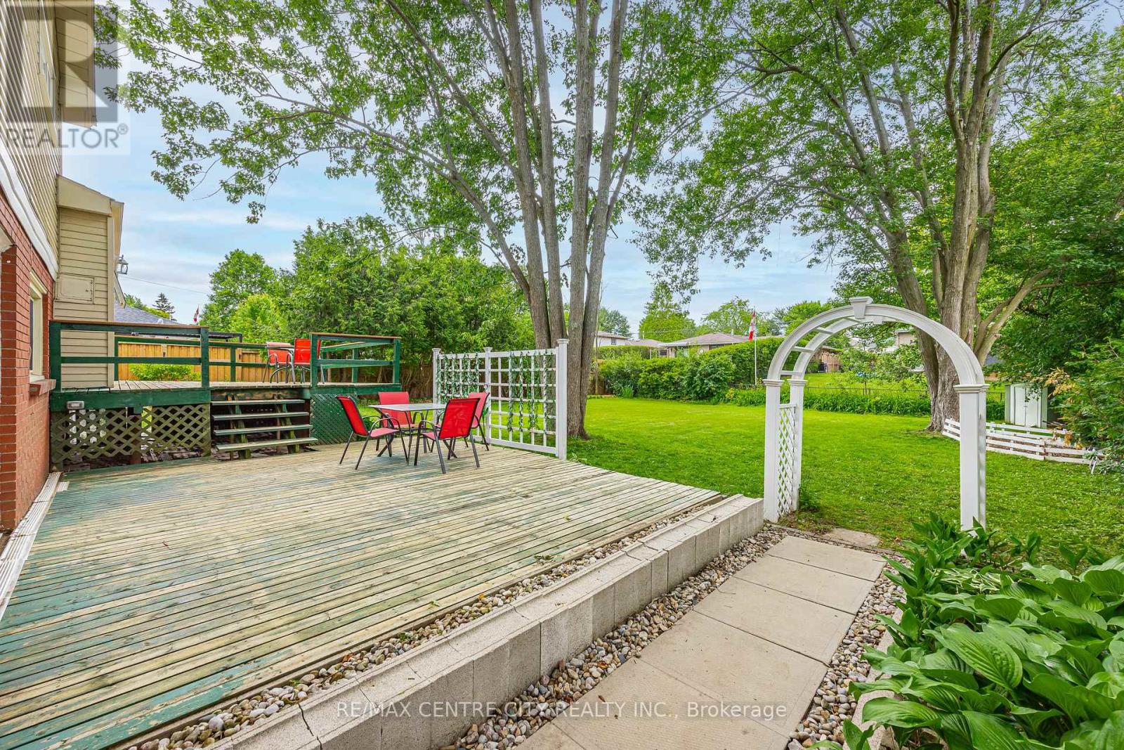580 SALWAY STREET - 32