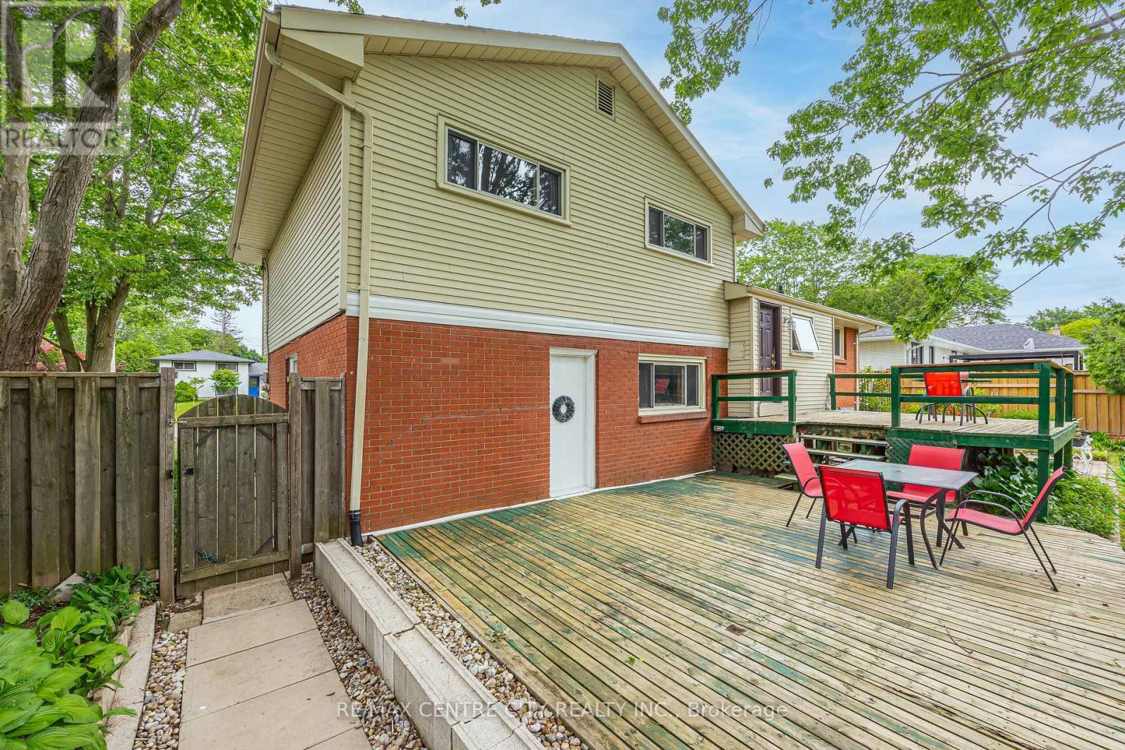 580 SALWAY STREET - 33