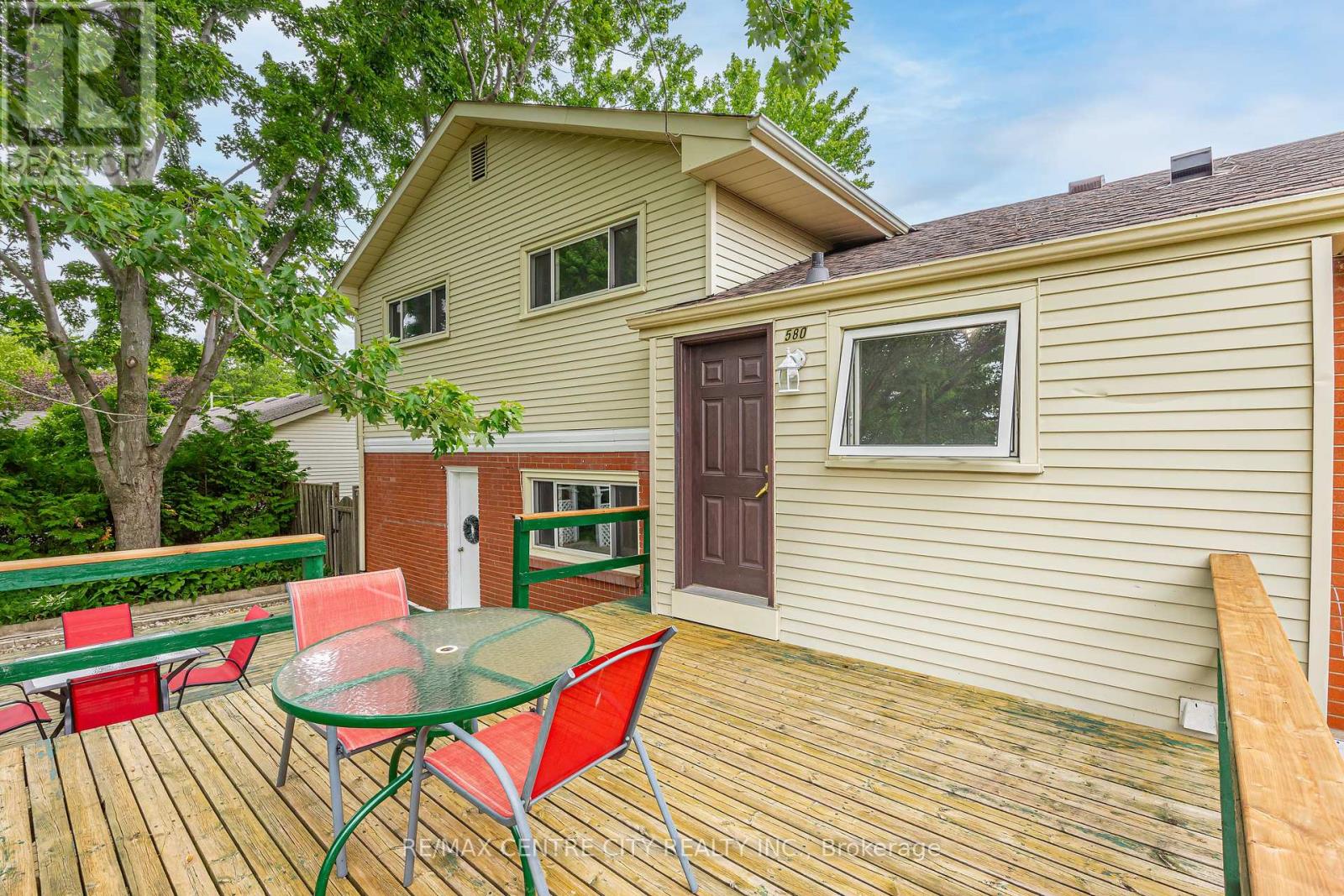 580 SALWAY STREET - 34