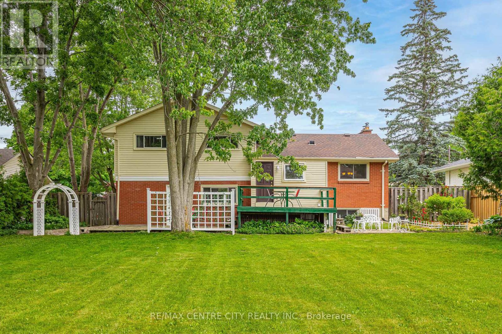 580 SALWAY STREET - 36