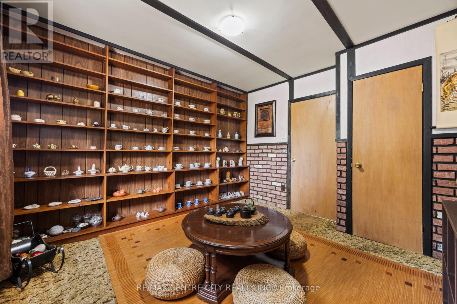 580 SALWAY STREET - 8