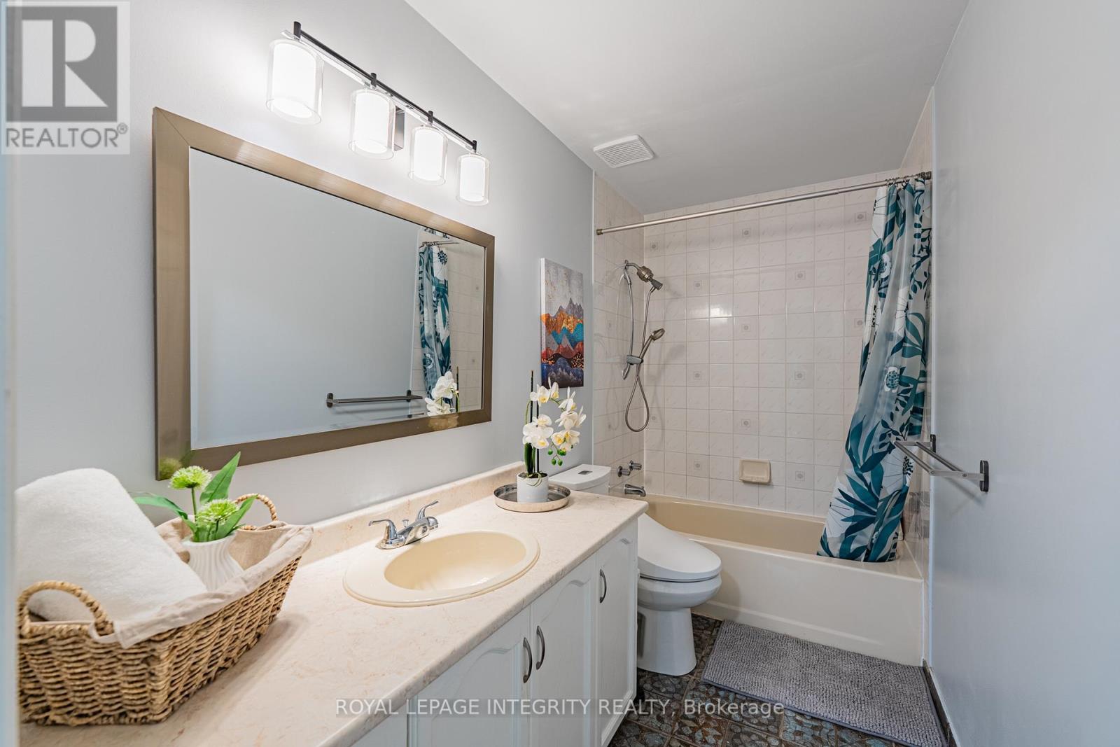 3 Bed, 3 Bath House for Sale in Ottawa – 208 BLACKDOME CRESCENT, Ottawa – MLS# X13465090 - Image 21