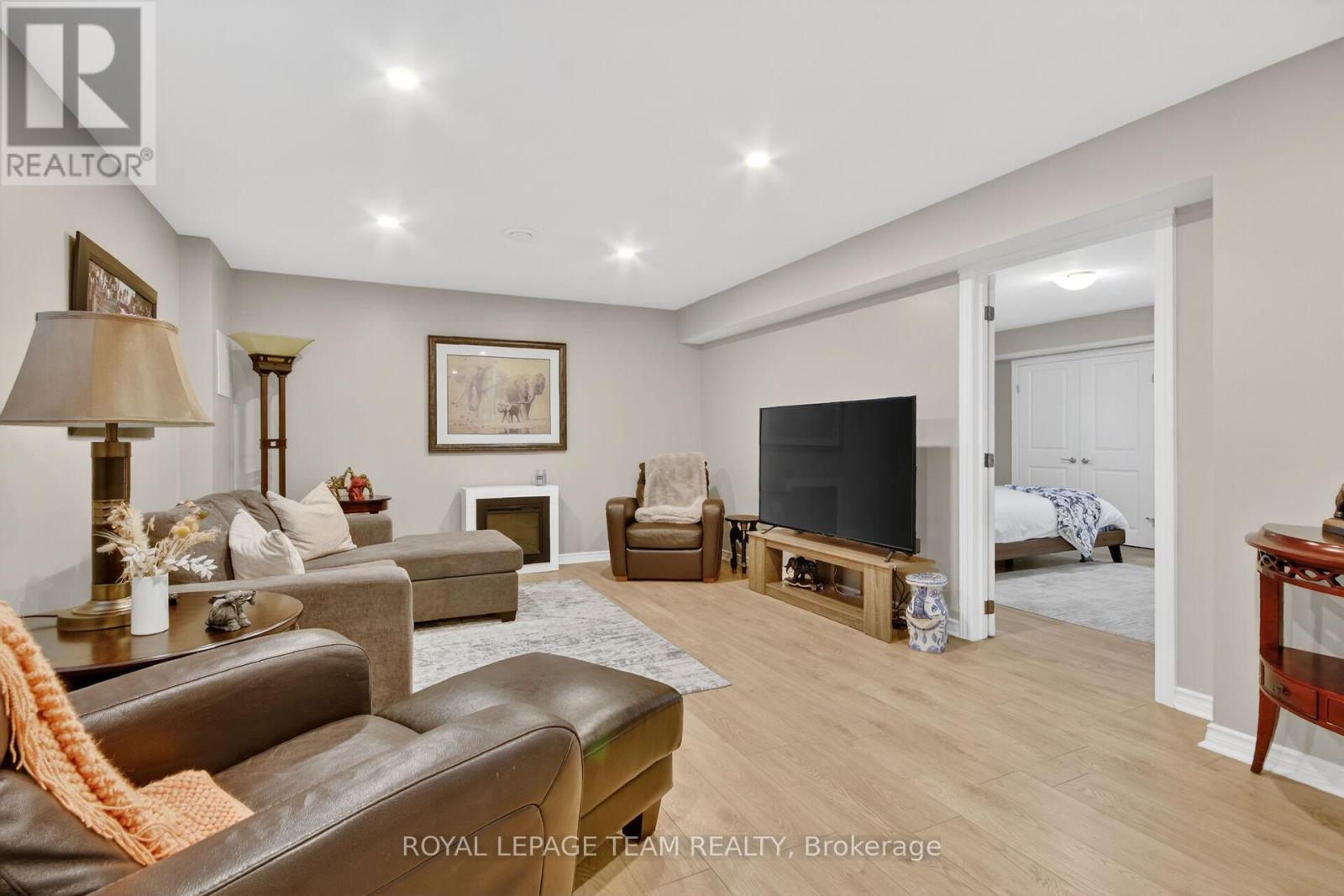 233 EDEY STREET - 28