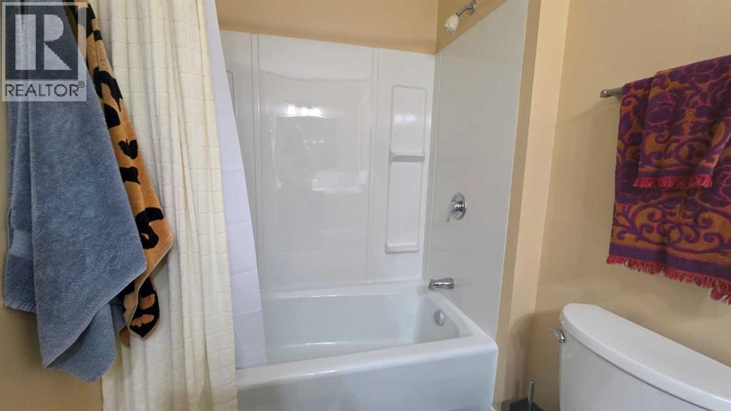 Bathroom tub / shower