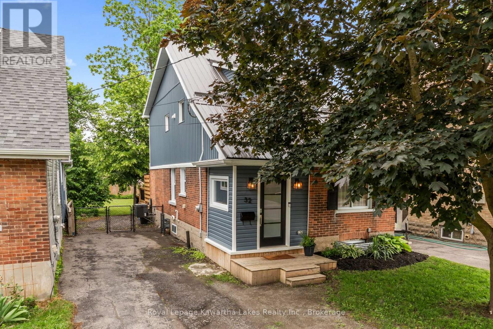 32 SIMCOE STREET - 1